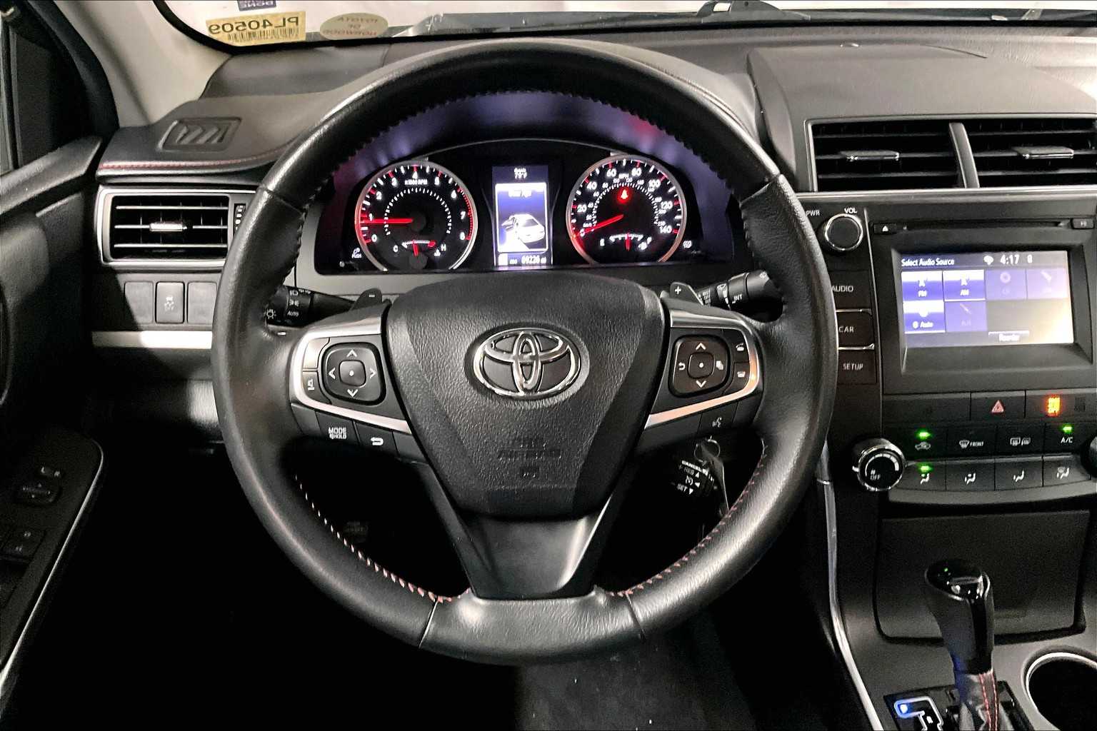 2015 Toyota Camry SE - Photo 17