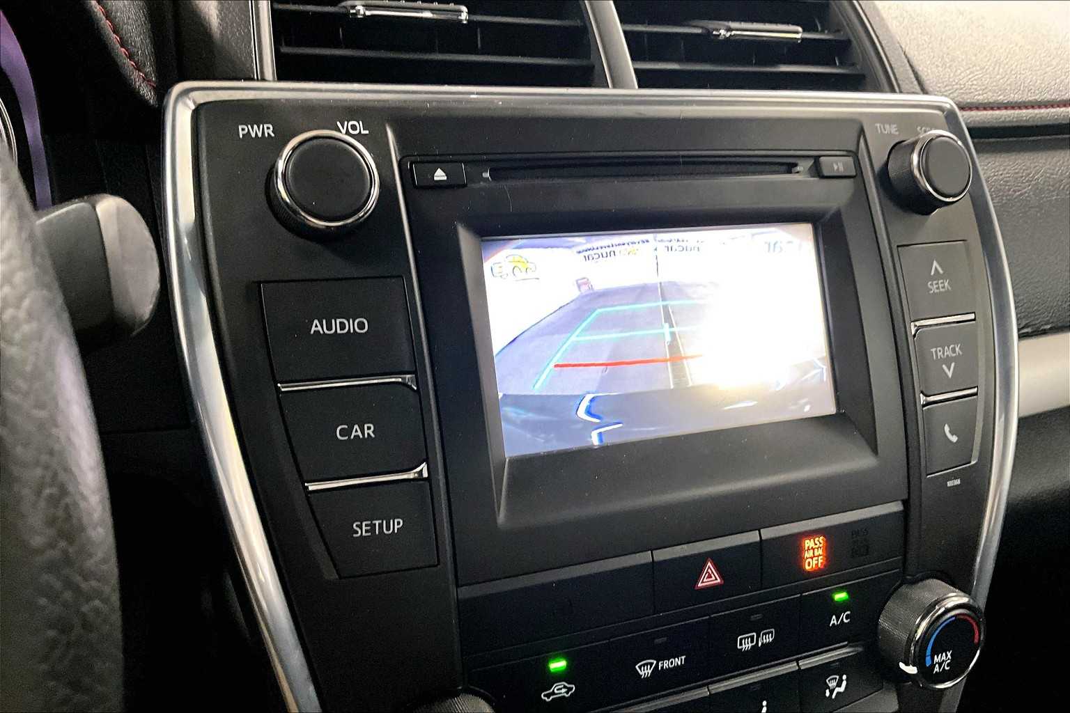 2015 Toyota Camry SE - Photo 19