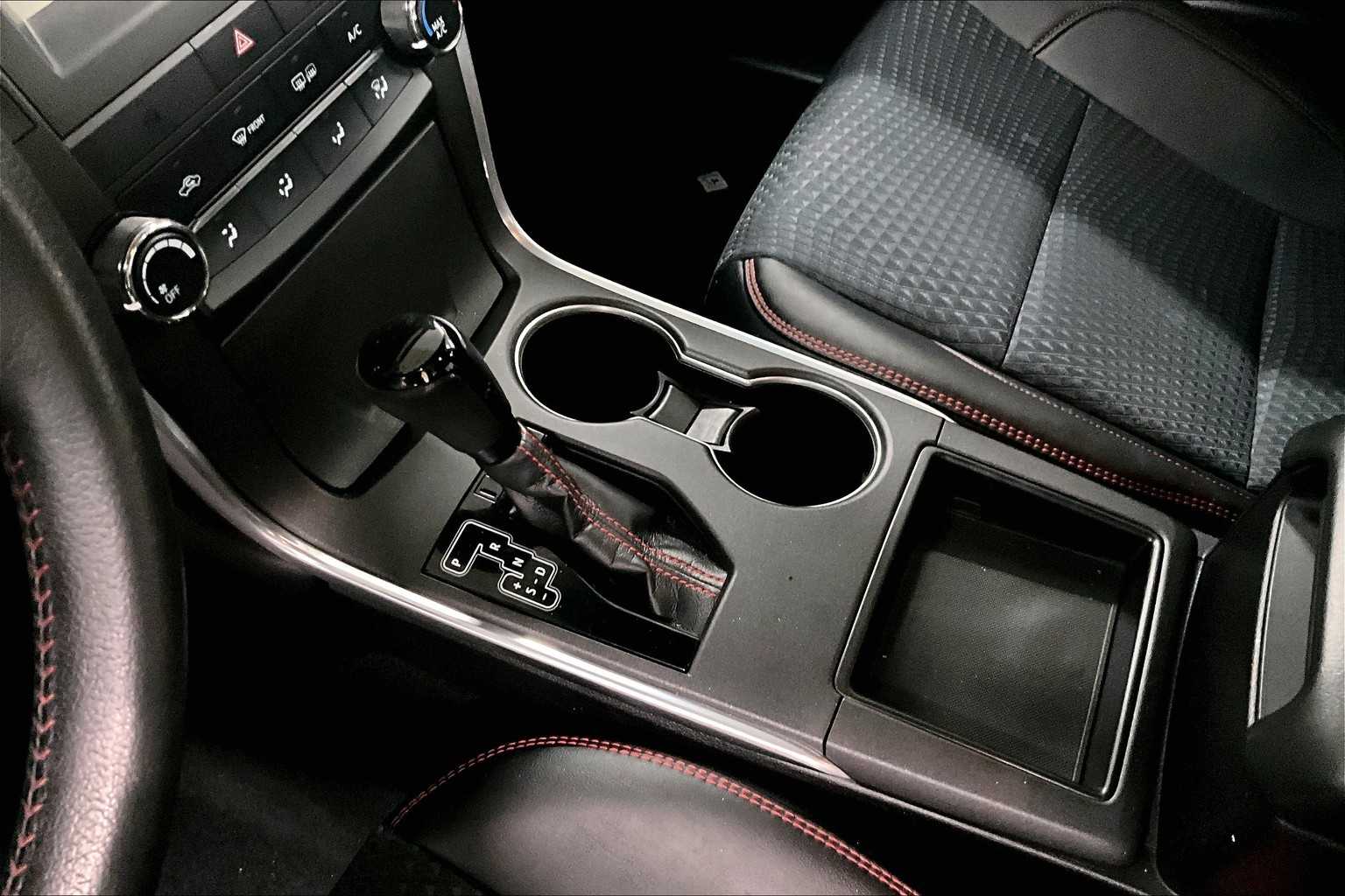 2015 Toyota Camry SE - Photo 20