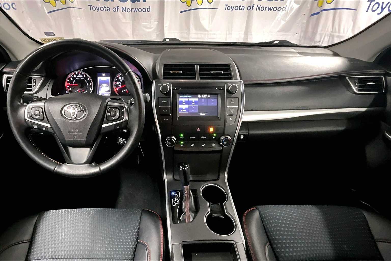 2015 Toyota Camry SE - Photo 21