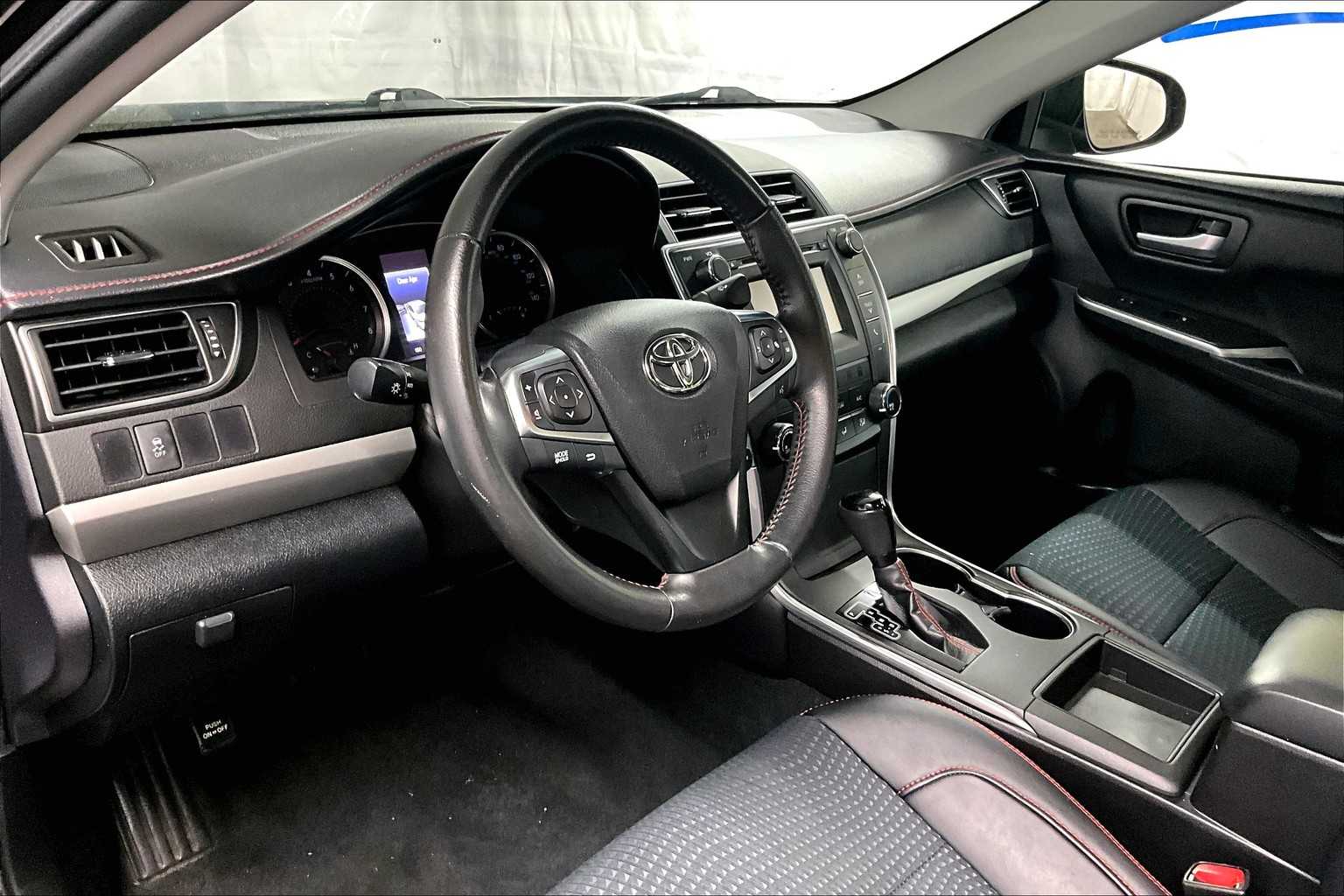 2015 Toyota Camry SE - Photo 8