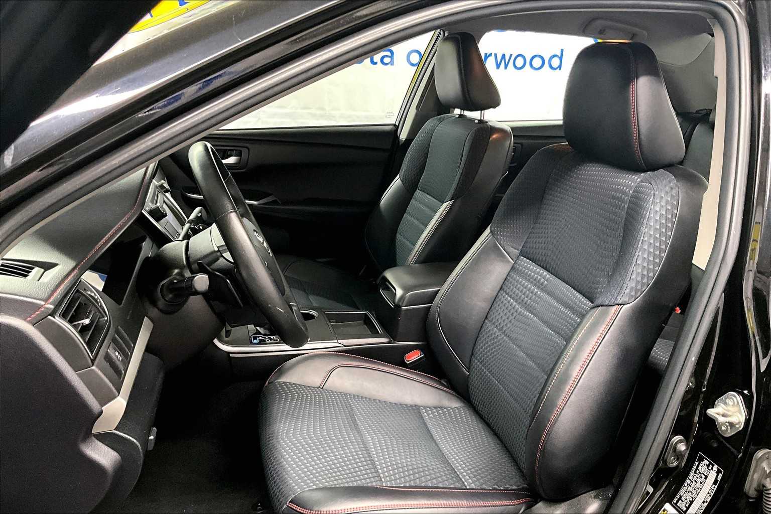 2015 Toyota Camry SE - Photo 10