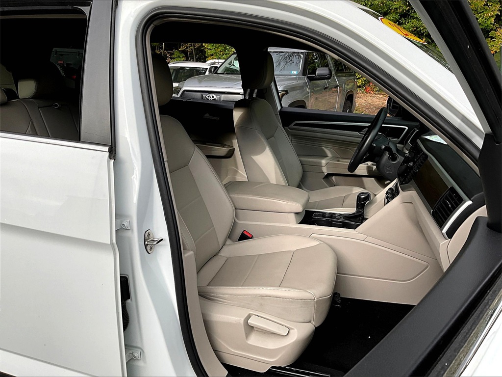 2022 Volkswagen Atlas 3.6L V6 SE w/Technology - Photo 11