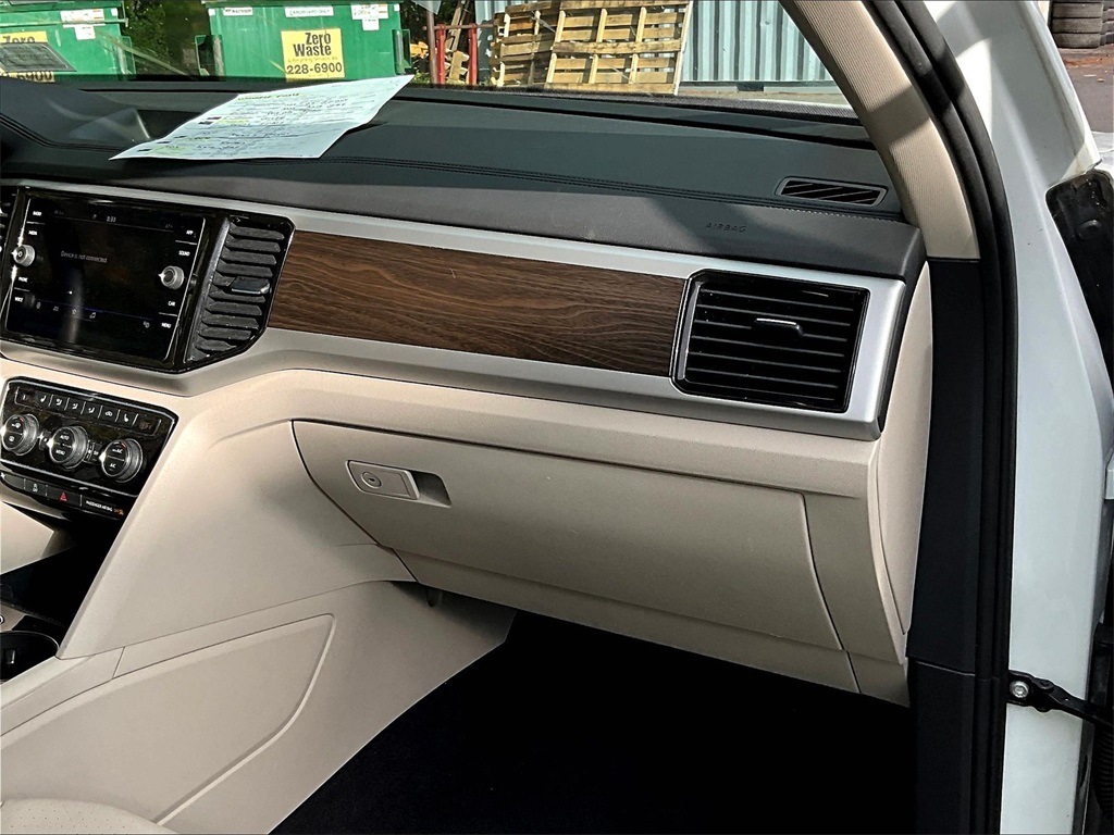 2022 Volkswagen Atlas 3.6L V6 SE w/Technology - Photo 13