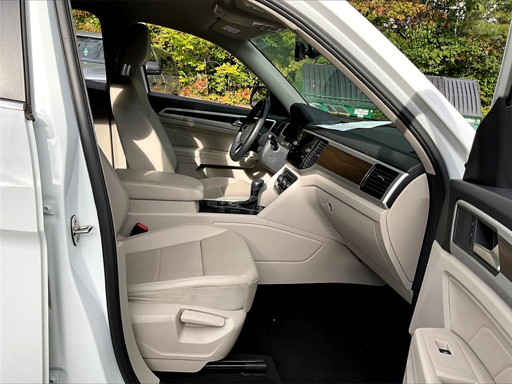 2022 Volkswagen Atlas 3.6L V6 SE w/Technology - Photo 14