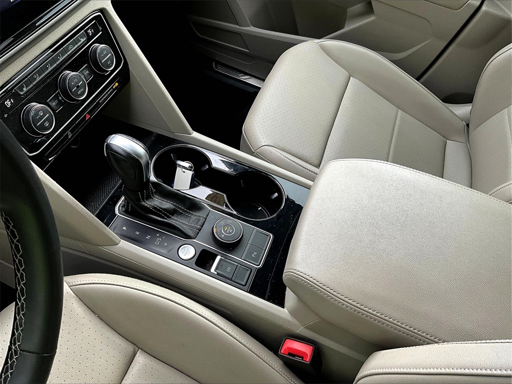 2022 Volkswagen Atlas 3.6L V6 SE w/Technology - Photo 21