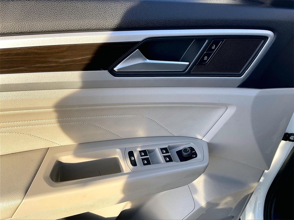 2022 Volkswagen Atlas 3.6L V6 SE w/Technology - Photo 38