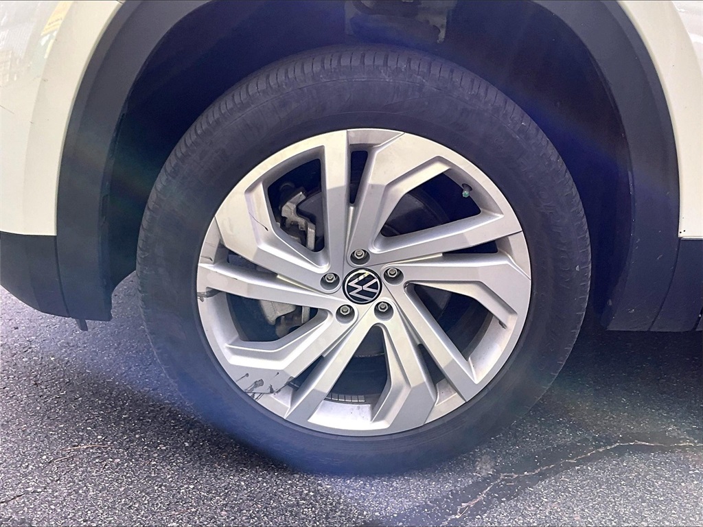 2022 Volkswagen Atlas 3.6L V6 SE w/Technology - Photo 7