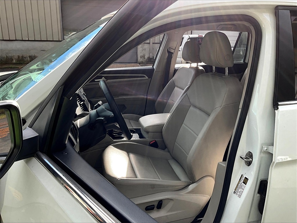 2022 Volkswagen Atlas 3.6L V6 SE w/Technology - Photo 10