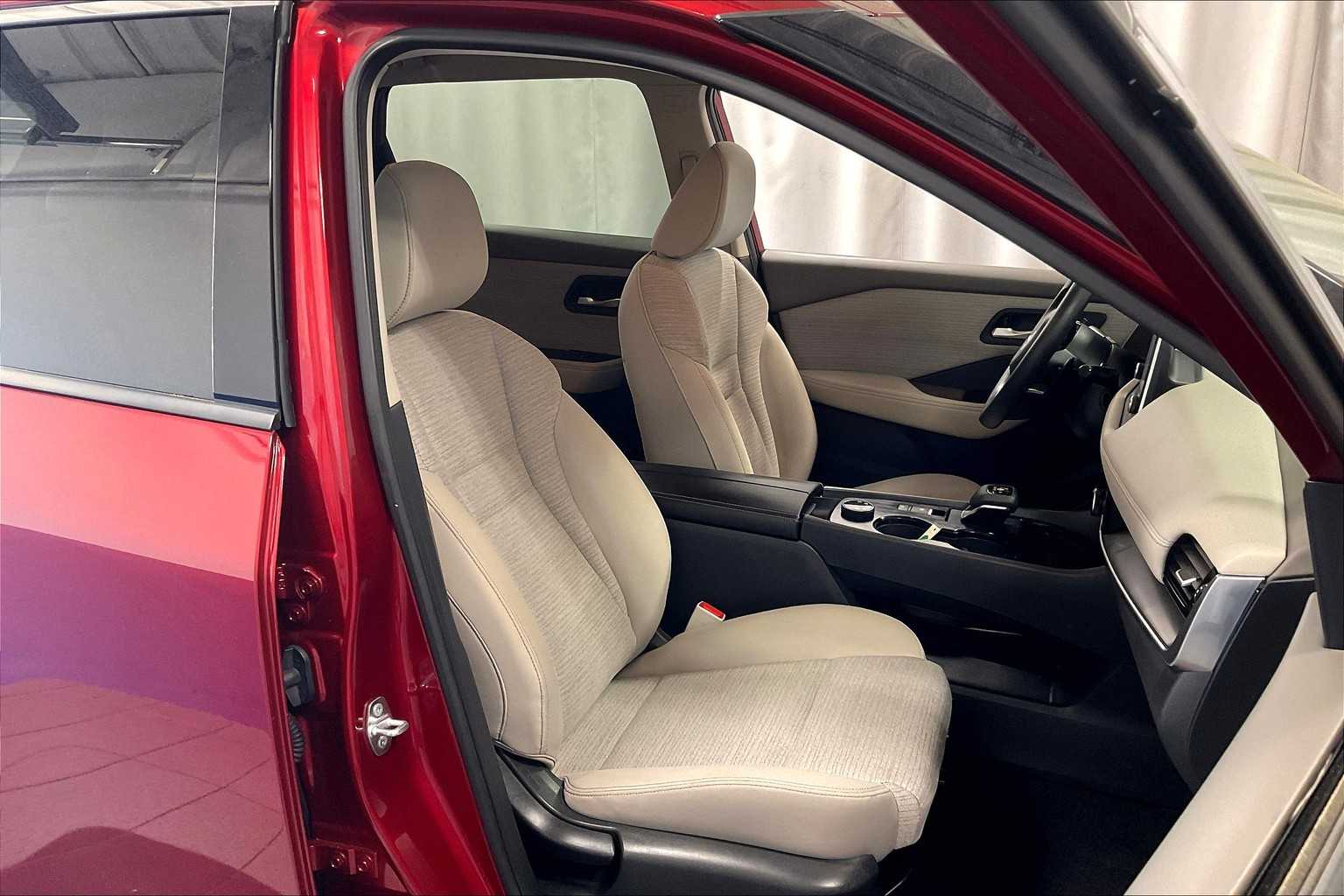 2021 Nissan Rogue SV - Photo 11