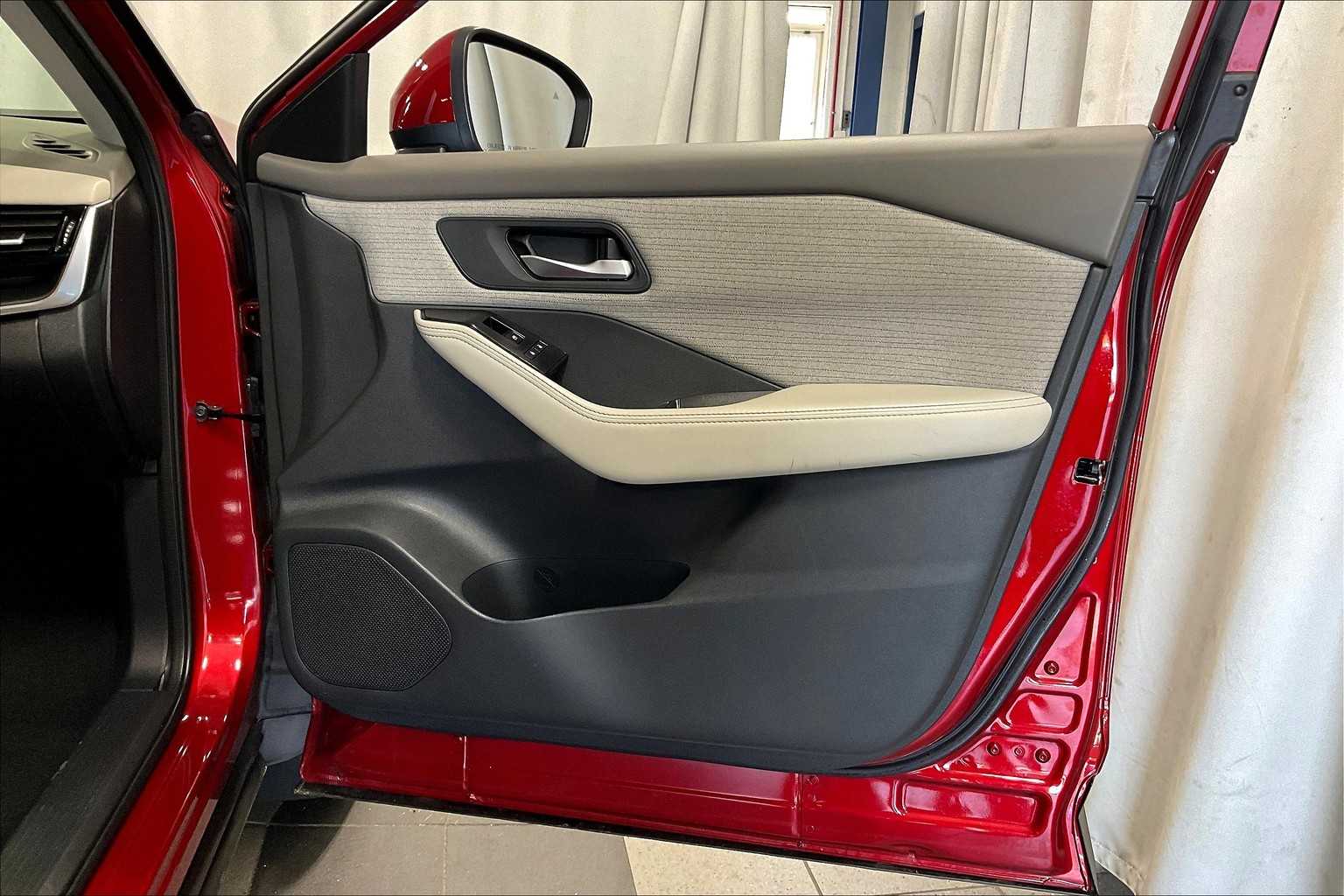2021 Nissan Rogue SV - Photo 12