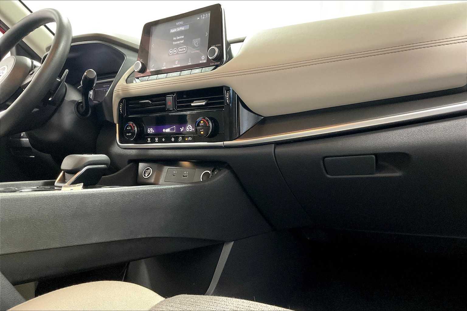 2021 Nissan Rogue SV - Photo 14