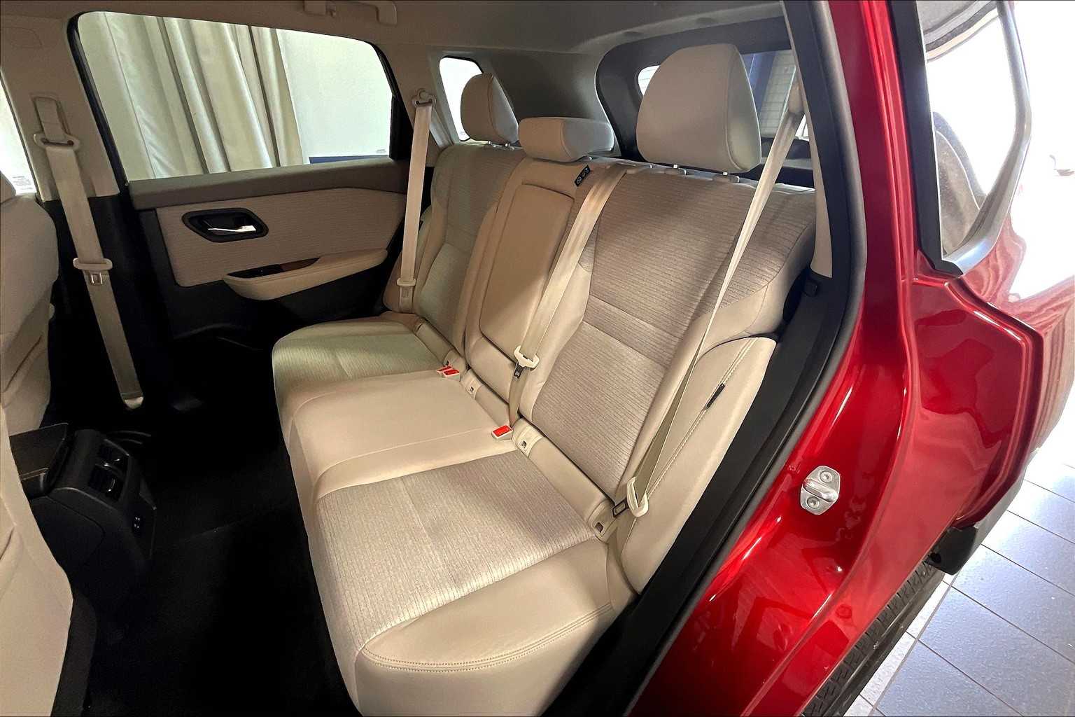 2021 Nissan Rogue SV - Photo 15
