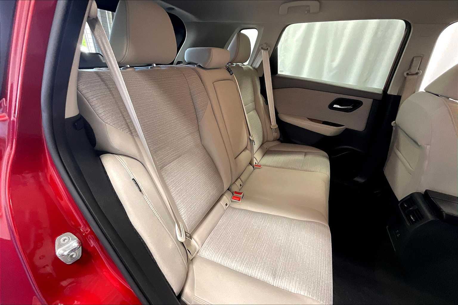 2021 Nissan Rogue SV - Photo 16