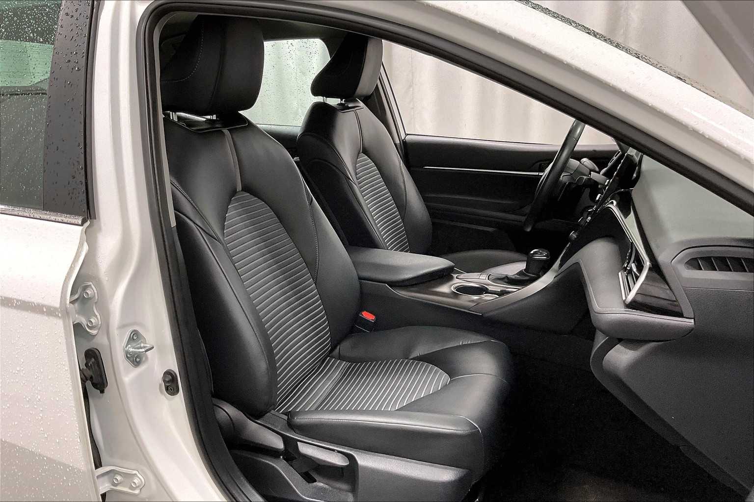 2022 Toyota Camry SE - Photo 11