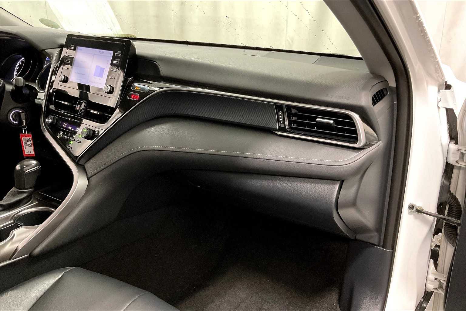 2022 Toyota Camry SE - Photo 13