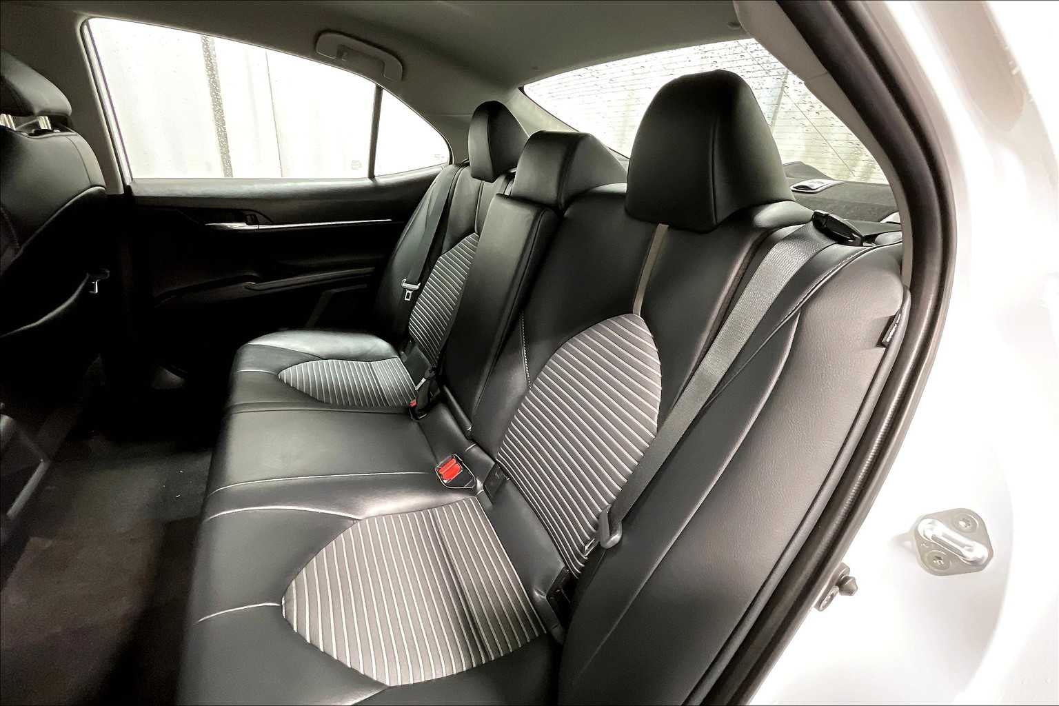 2022 Toyota Camry SE - Photo 15