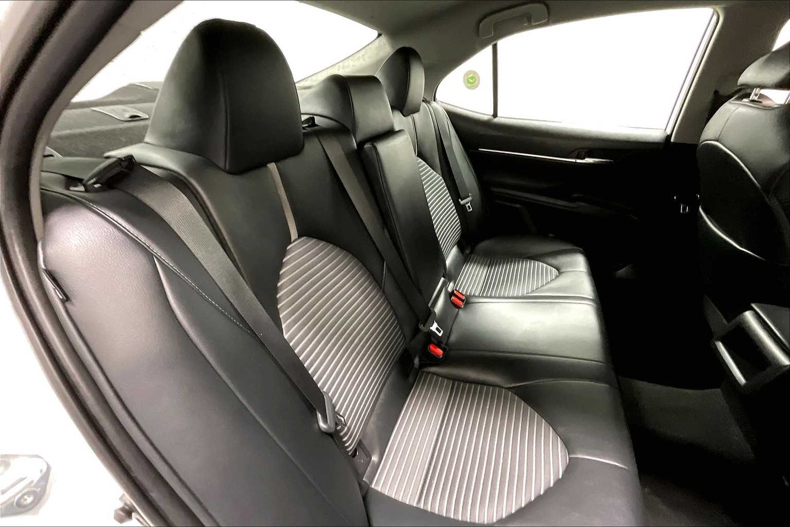 2022 Toyota Camry SE - Photo 16