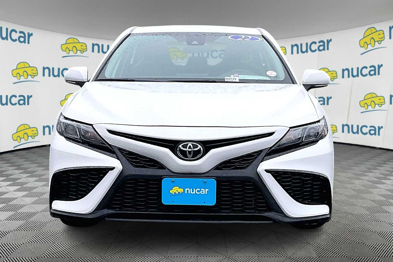 2022 Toyota Camry SE - Photo 2