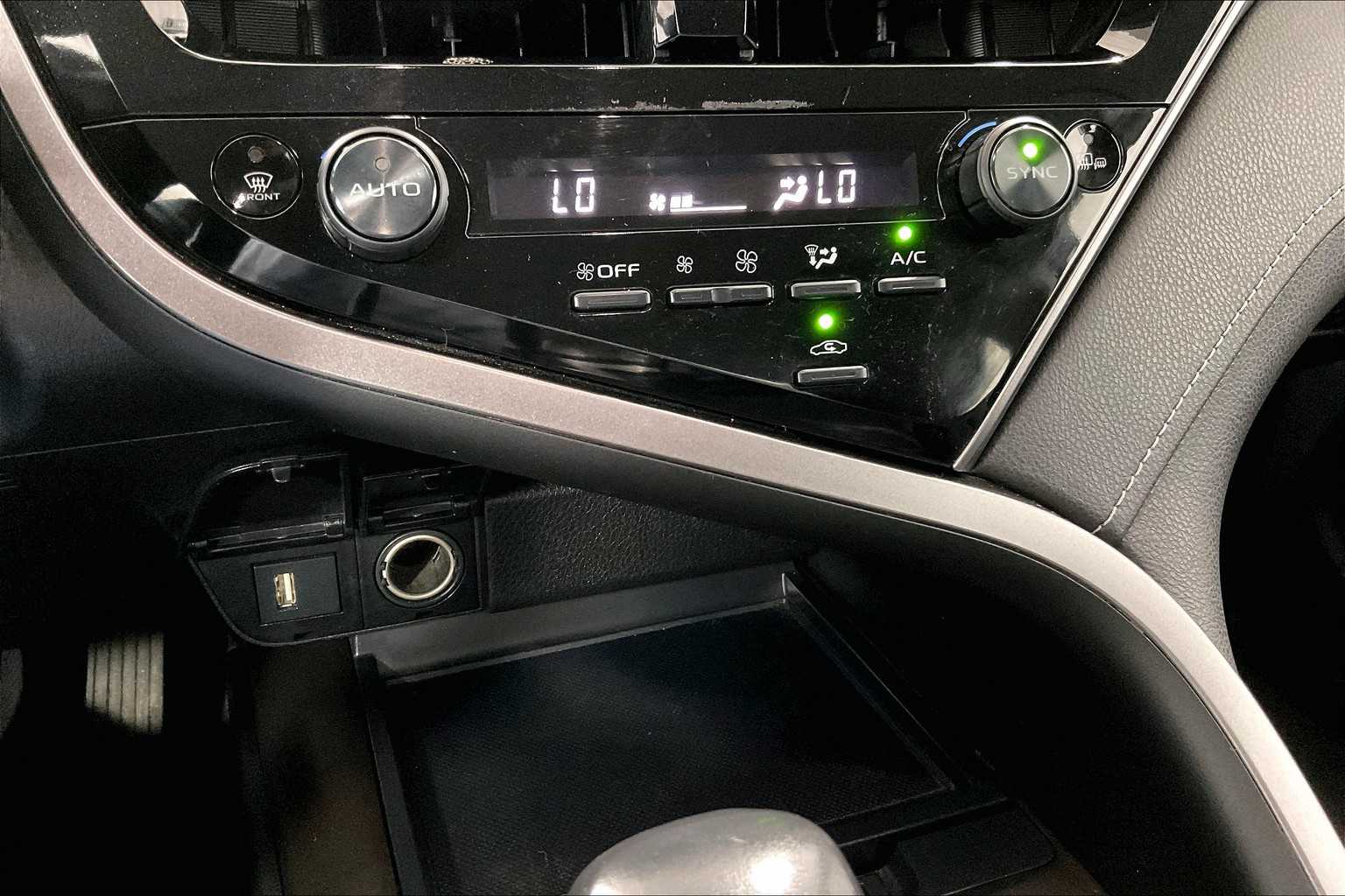 2022 Toyota Camry SE - Photo 25