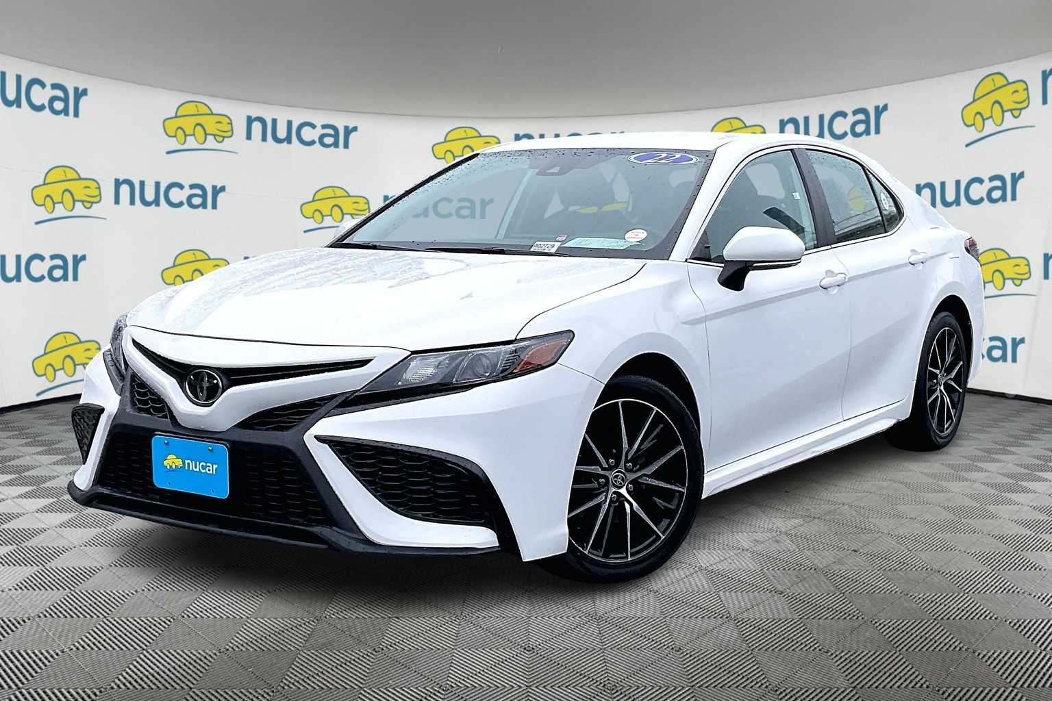 2022 Toyota Camry SE - Photo 3