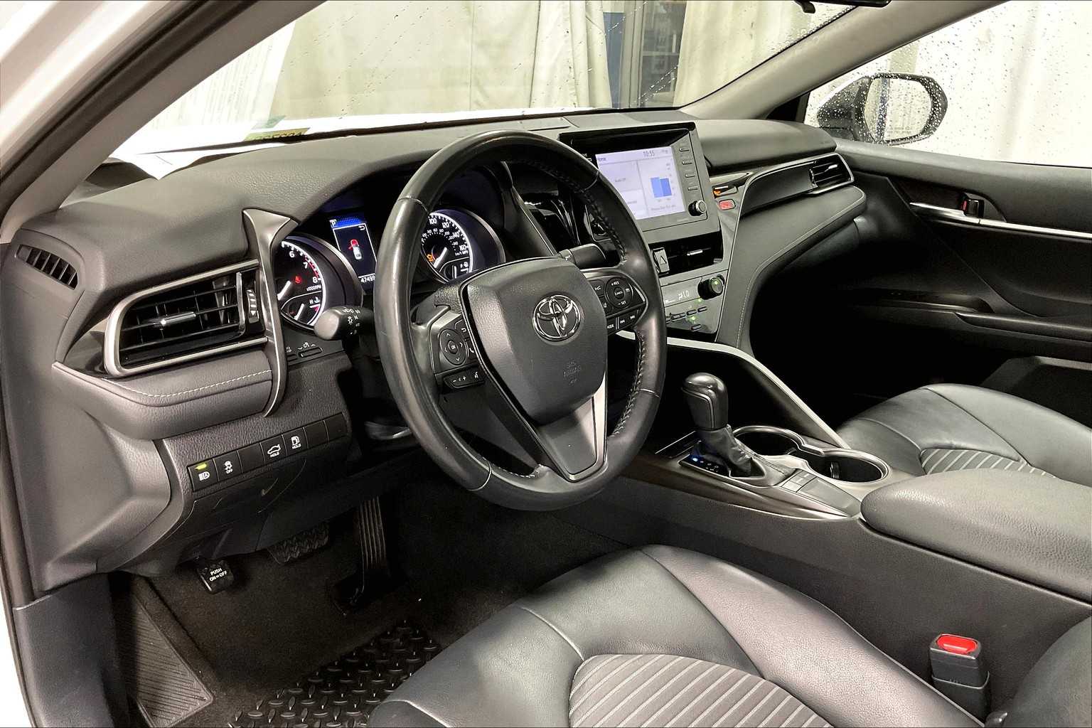 2022 Toyota Camry SE - Photo 8
