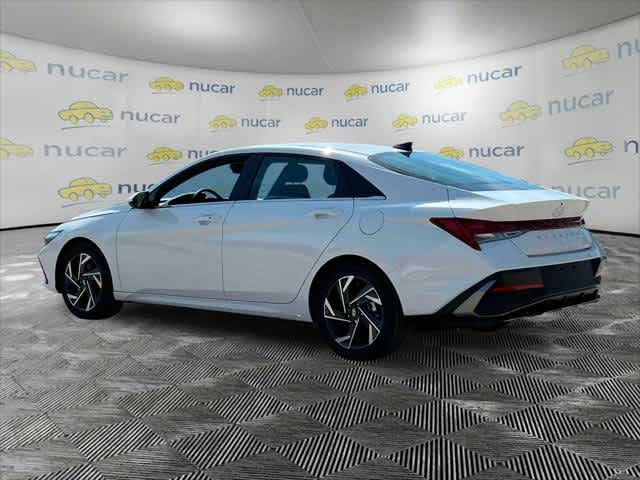2024 Hyundai Elantra SEL - Photo 5