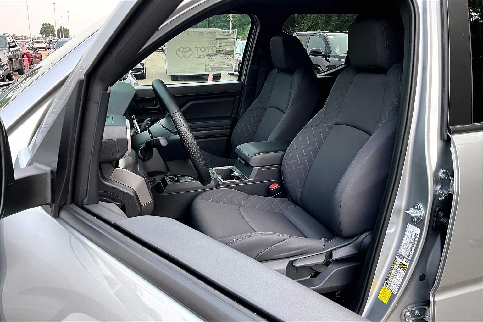 2025 Toyota Tacoma SR5 - Photo 11