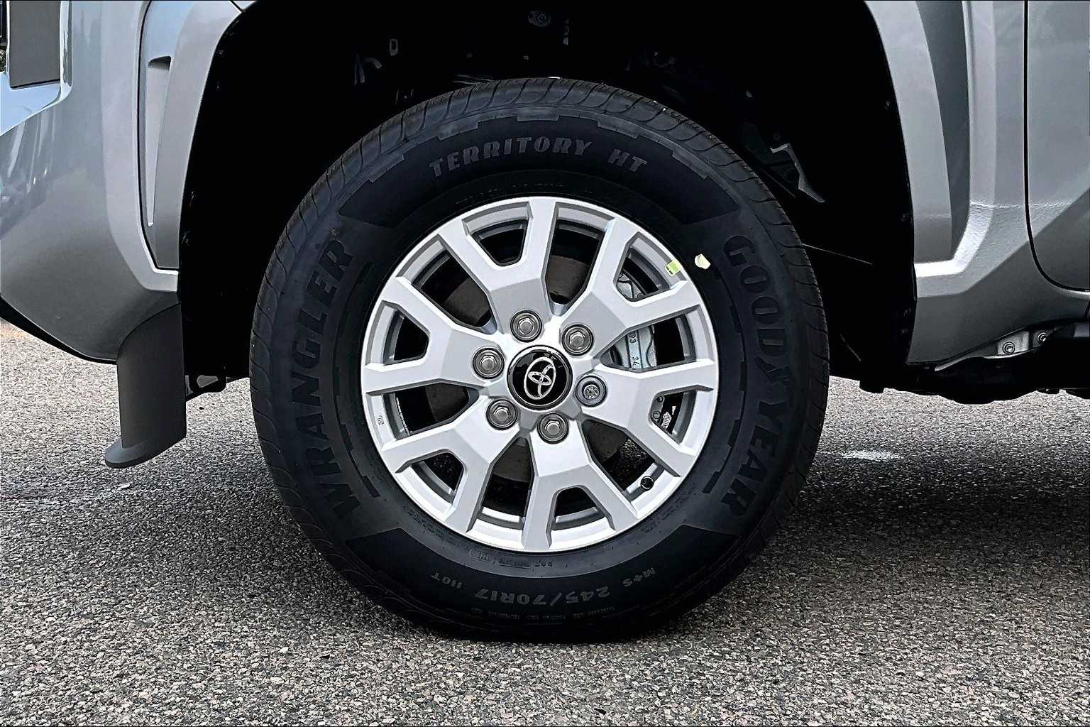 2025 Toyota Tacoma SR5 - Photo 8