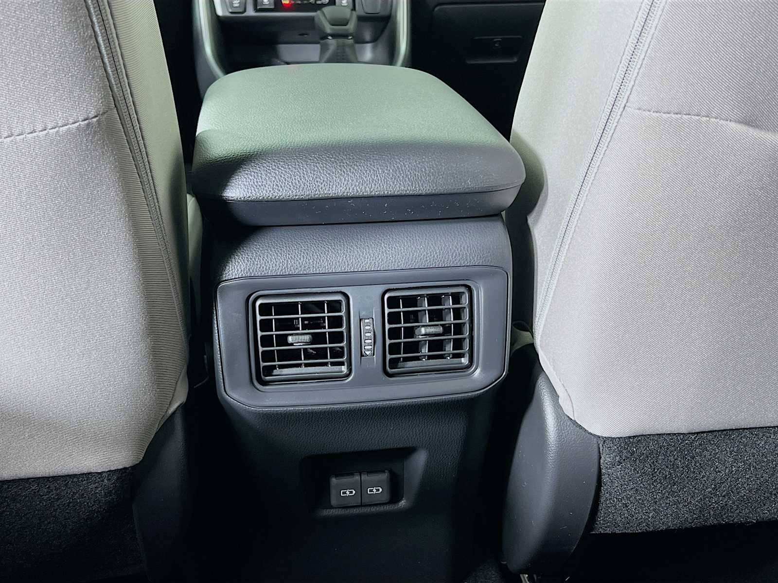 2025 Toyota RAV4 Hybrid XLE - Photo 14