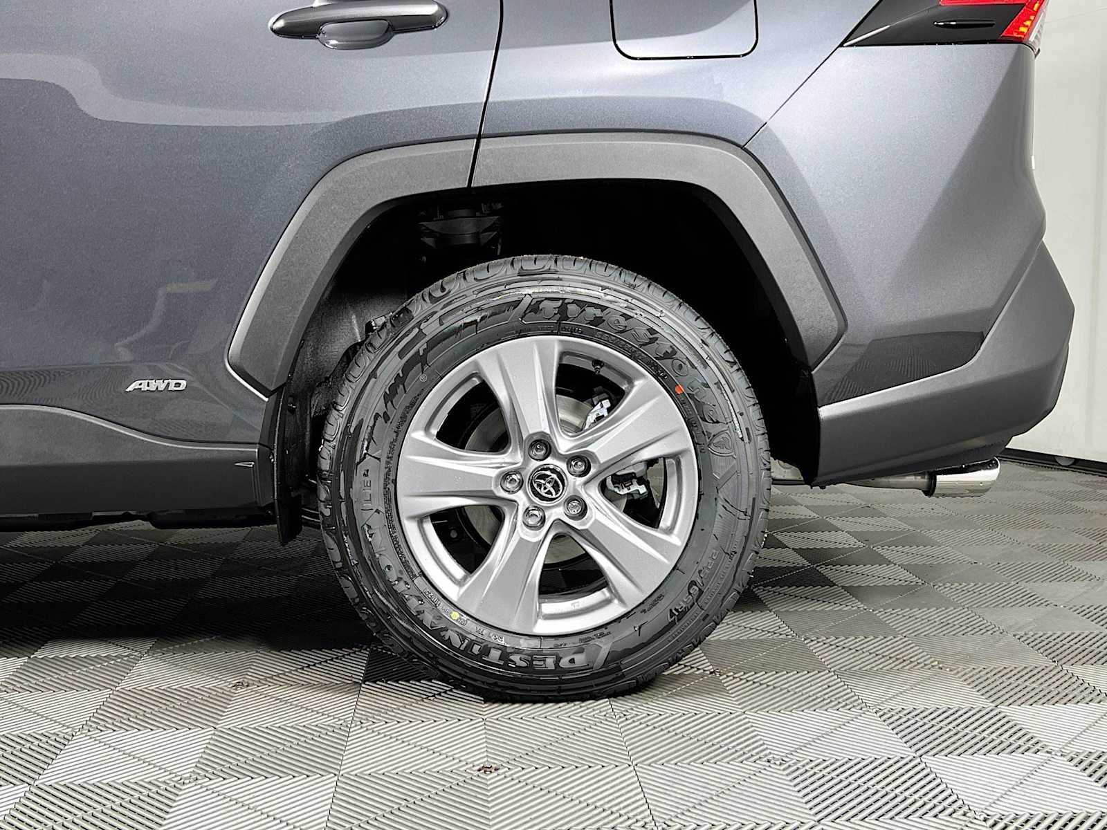 2025 Toyota RAV4 Hybrid XLE - Photo 19