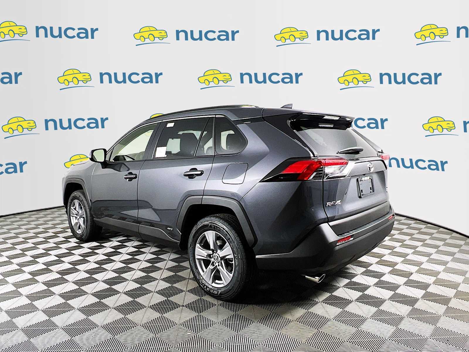 2025 Toyota RAV4 Hybrid XLE - Photo 4