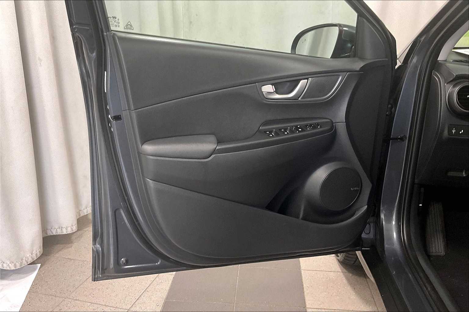 2021 Hyundai Kona Limited - Photo 9