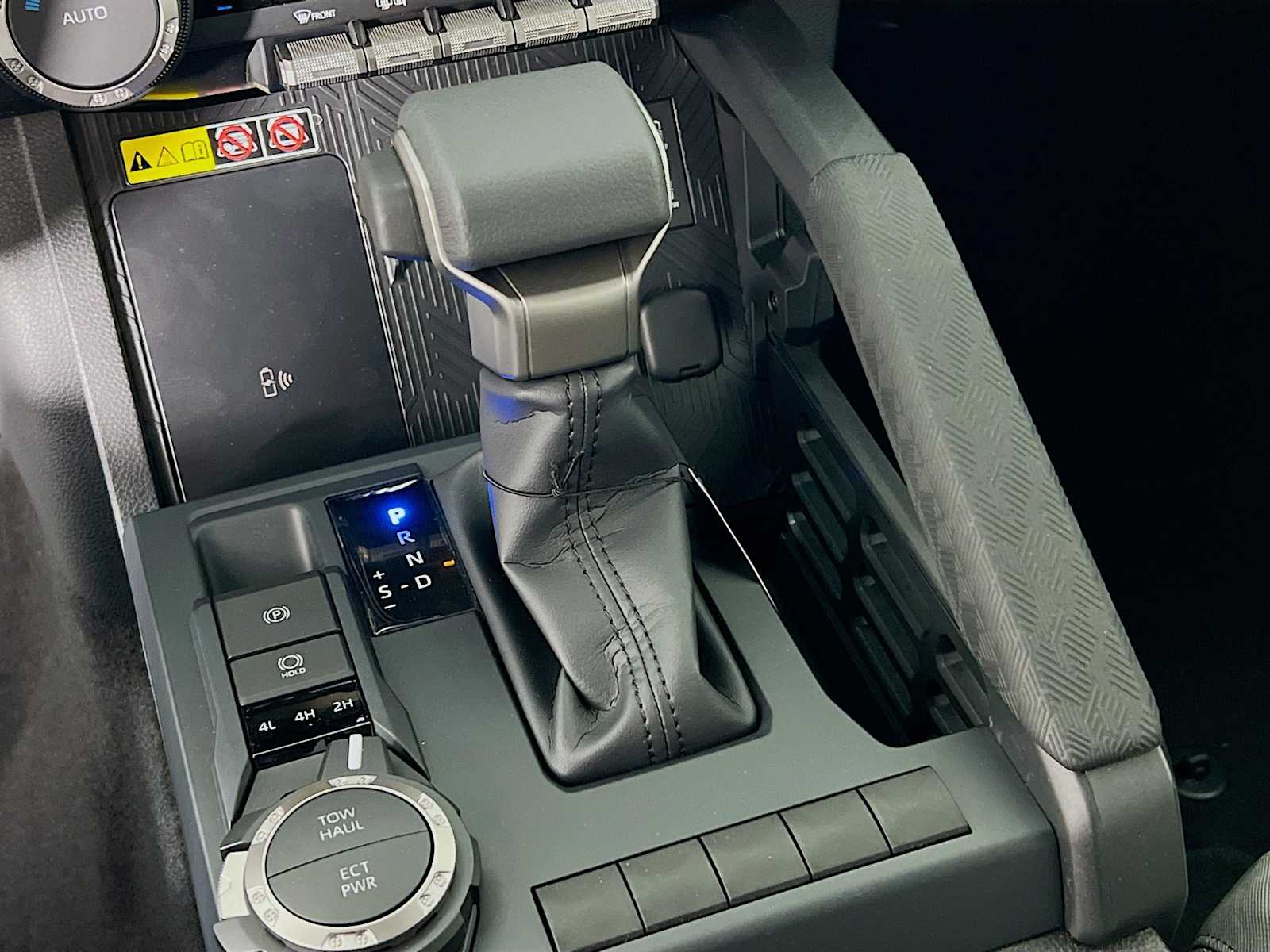 2025 Toyota Tacoma SR5 - Photo 11