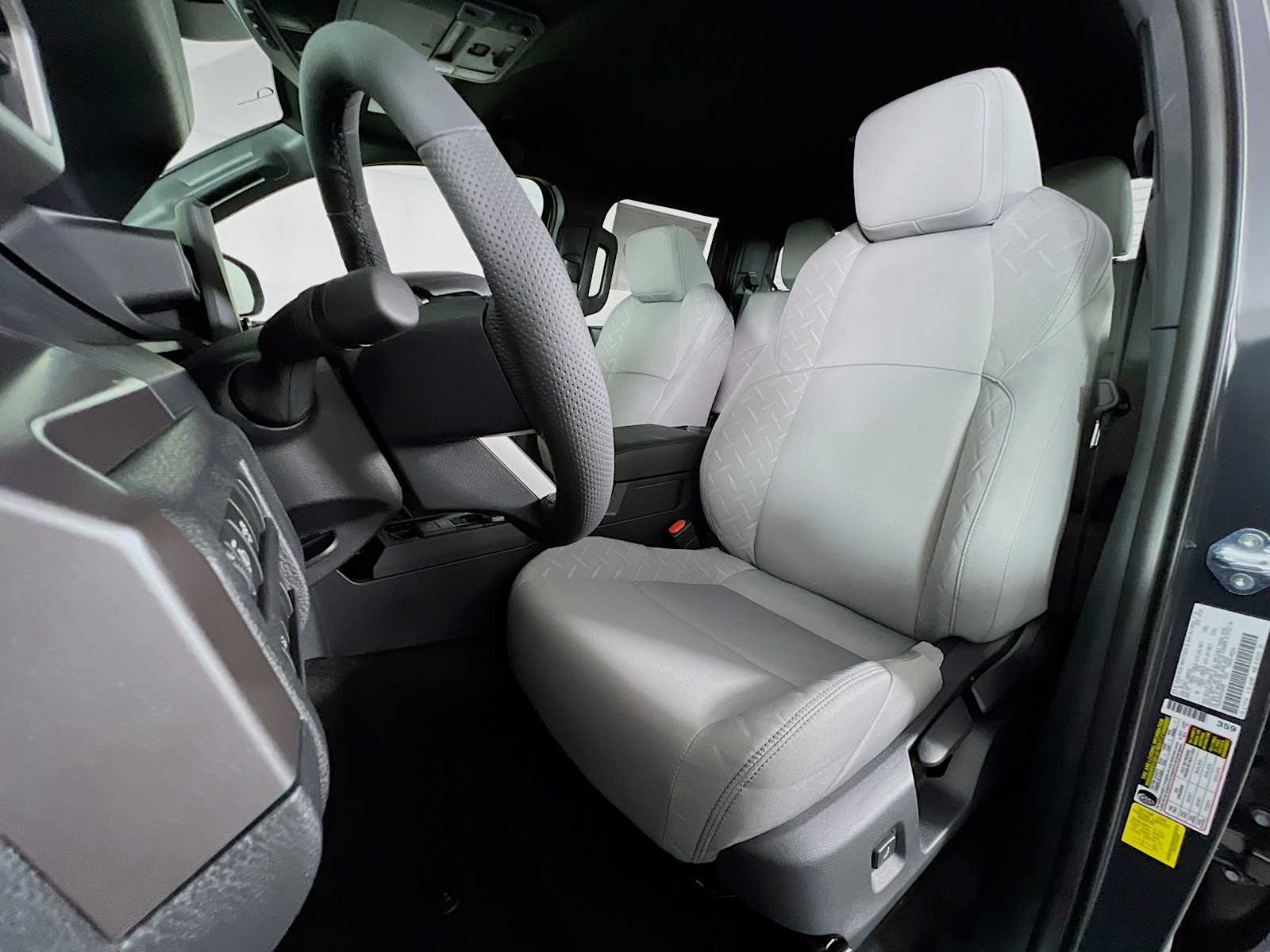 2025 Toyota Tacoma SR5 - Photo 12