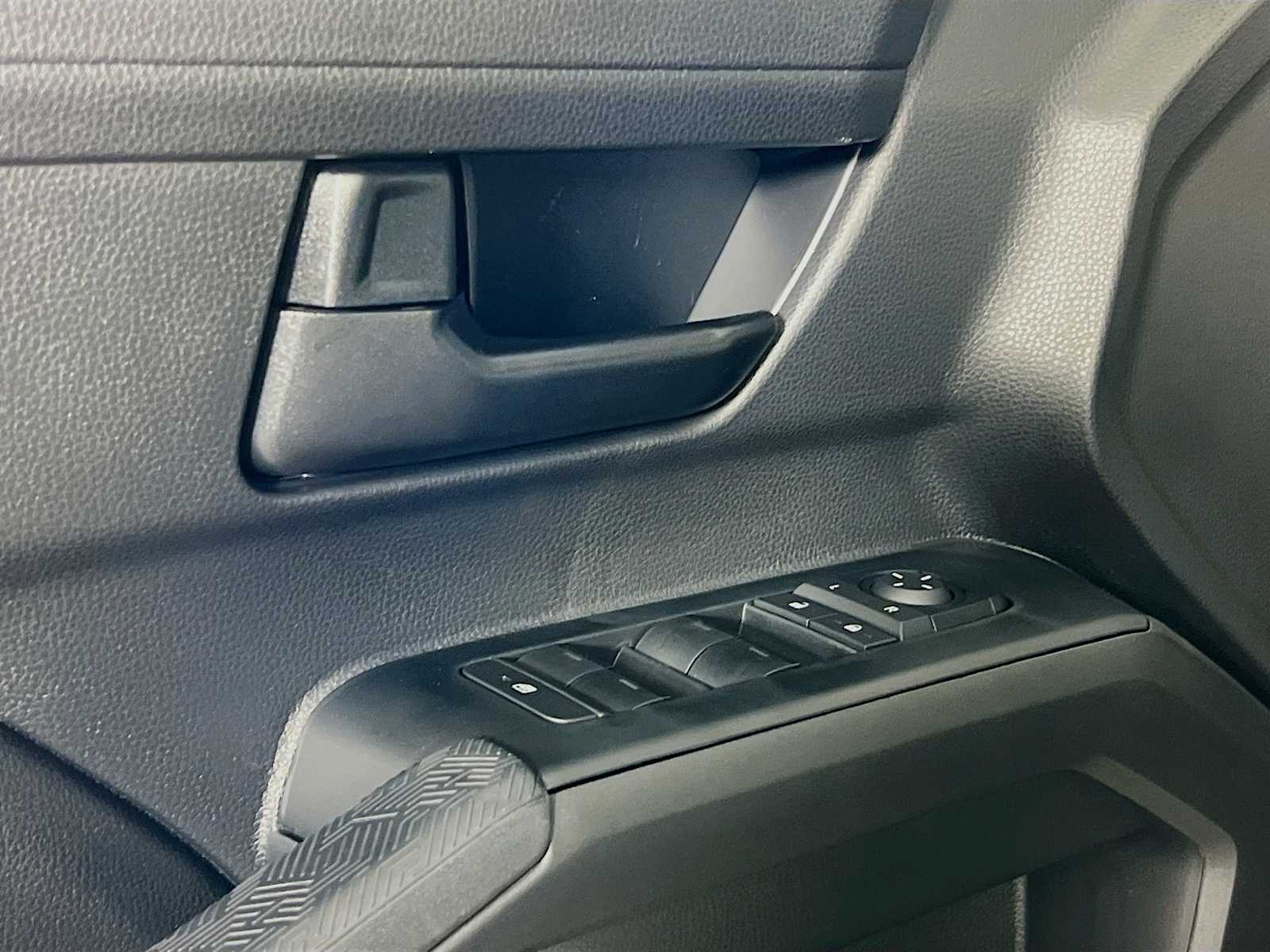 2025 Toyota Tacoma SR5 - Photo 15