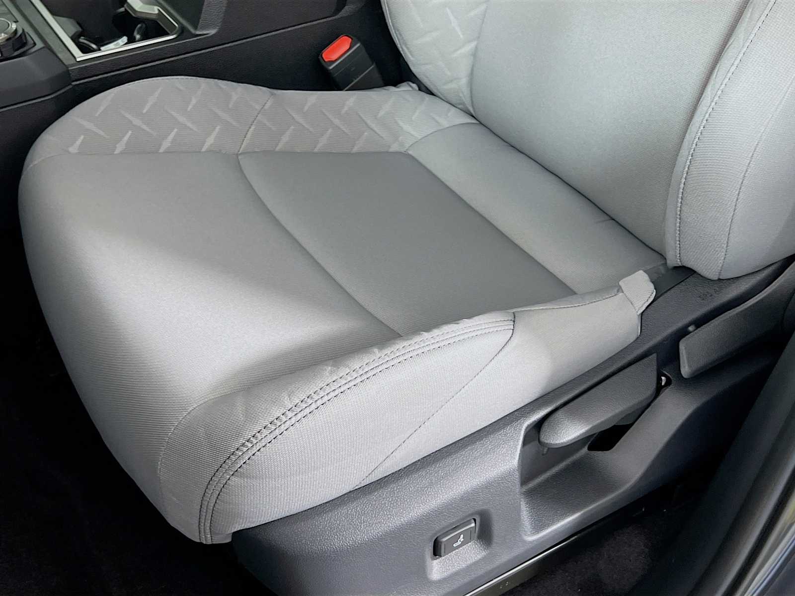 2025 Toyota Tacoma SR5 - Photo 16