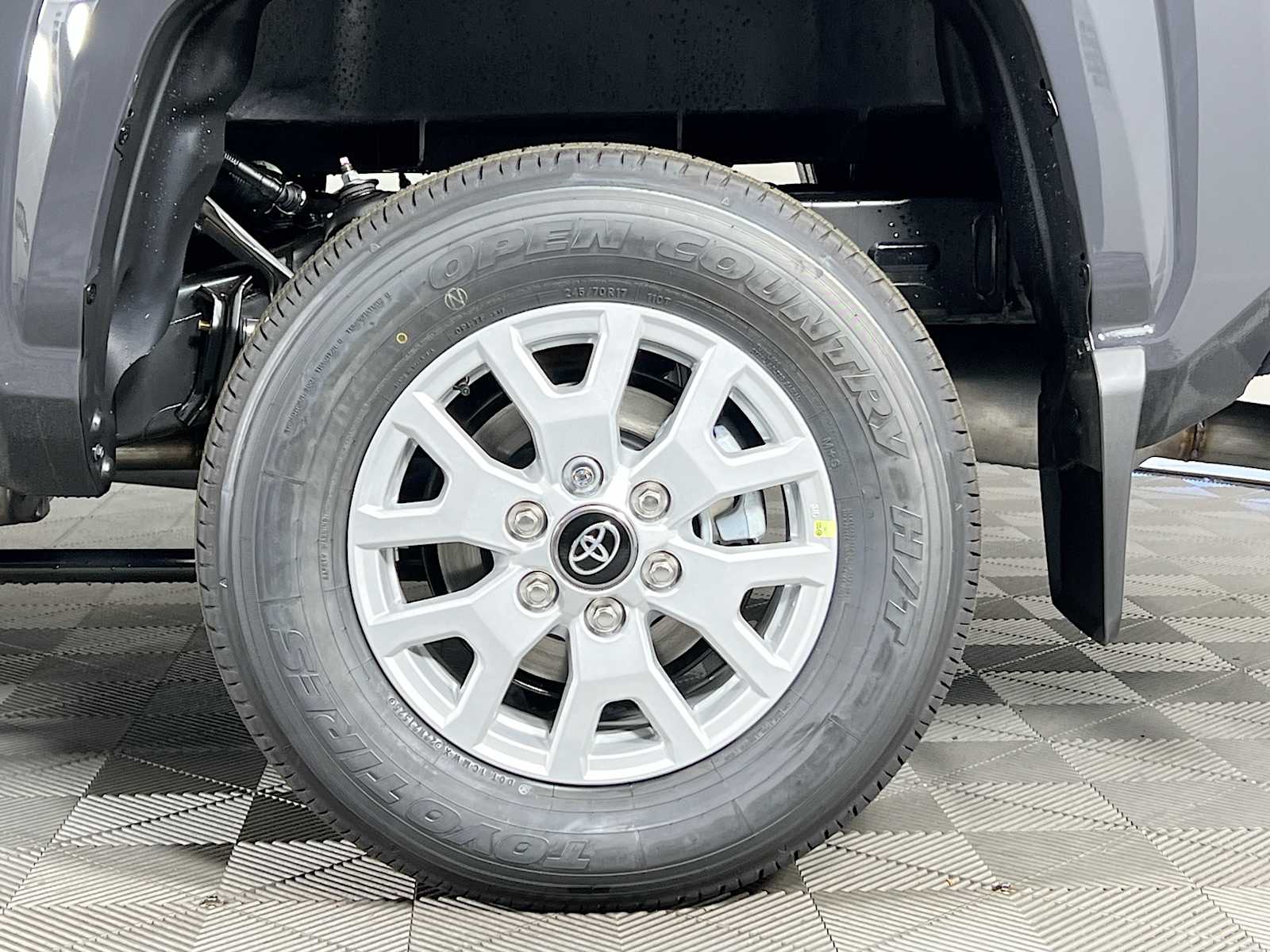 2025 Toyota Tacoma SR5 - Photo 18