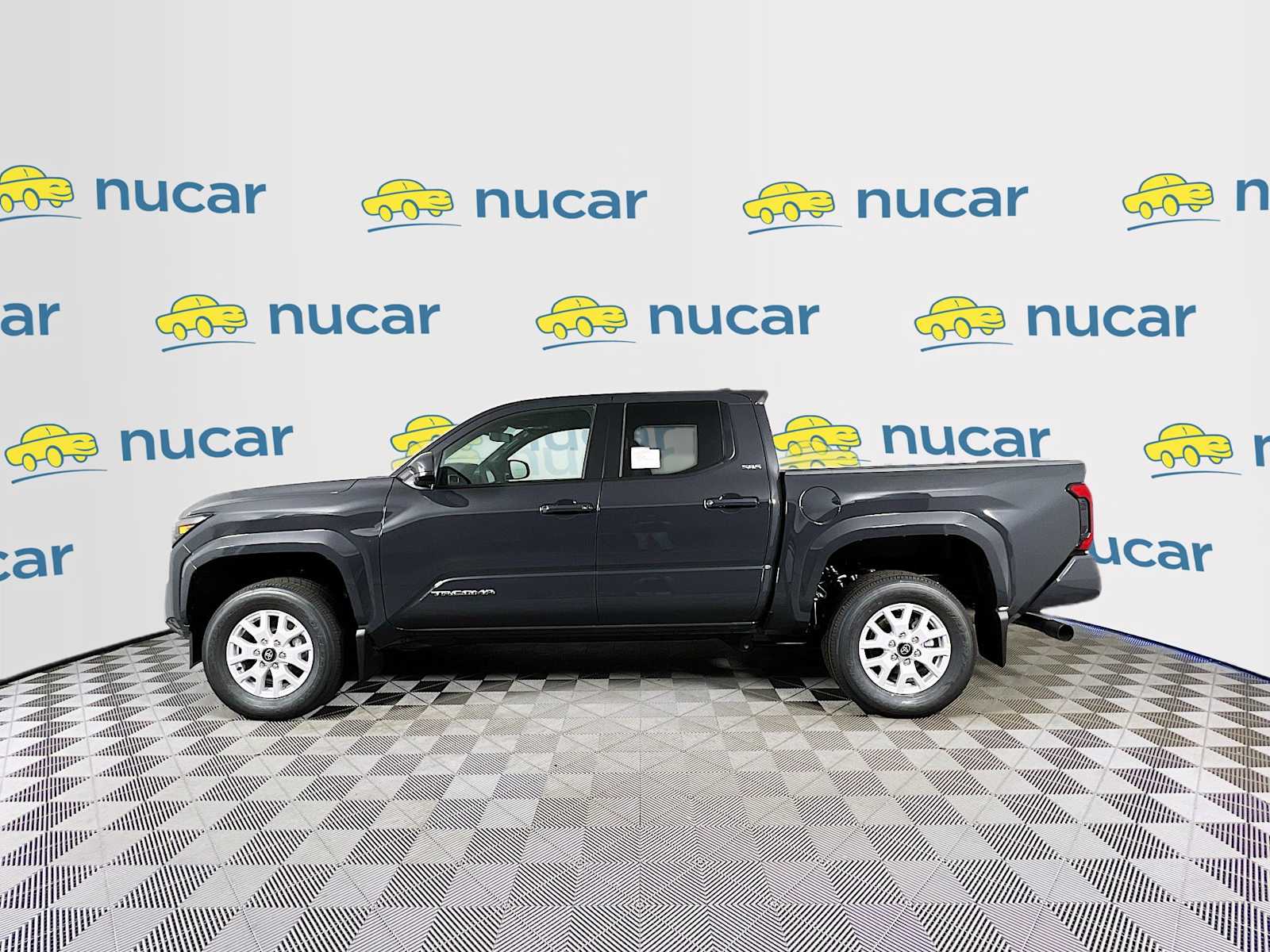 2025 Toyota Tacoma SR5 - Photo 3