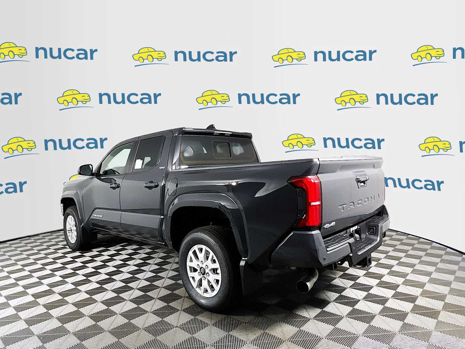2025 Toyota Tacoma SR5 - Photo 4