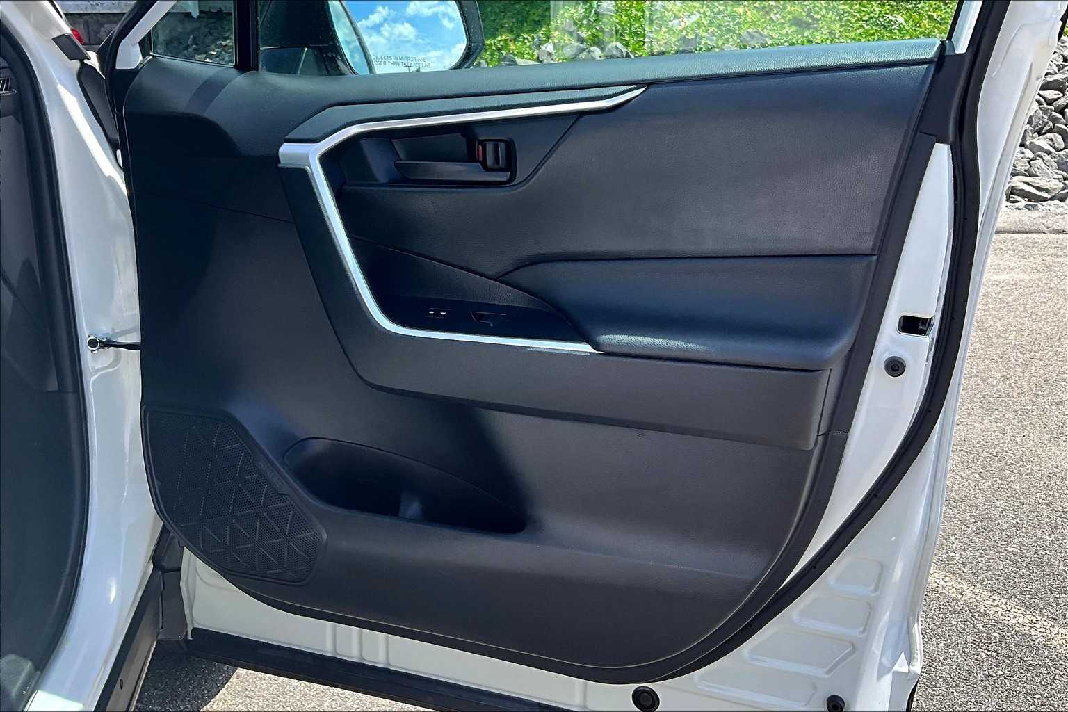 2021 Toyota RAV4 LE - Photo 12