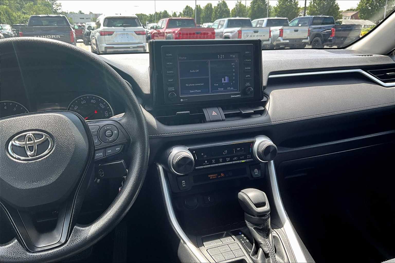 2021 Toyota RAV4 LE - Photo 18