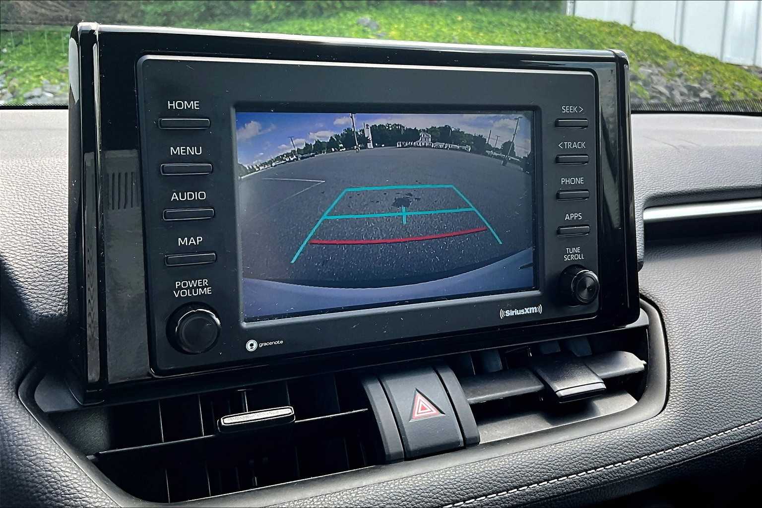 2021 Toyota RAV4 LE - Photo 19