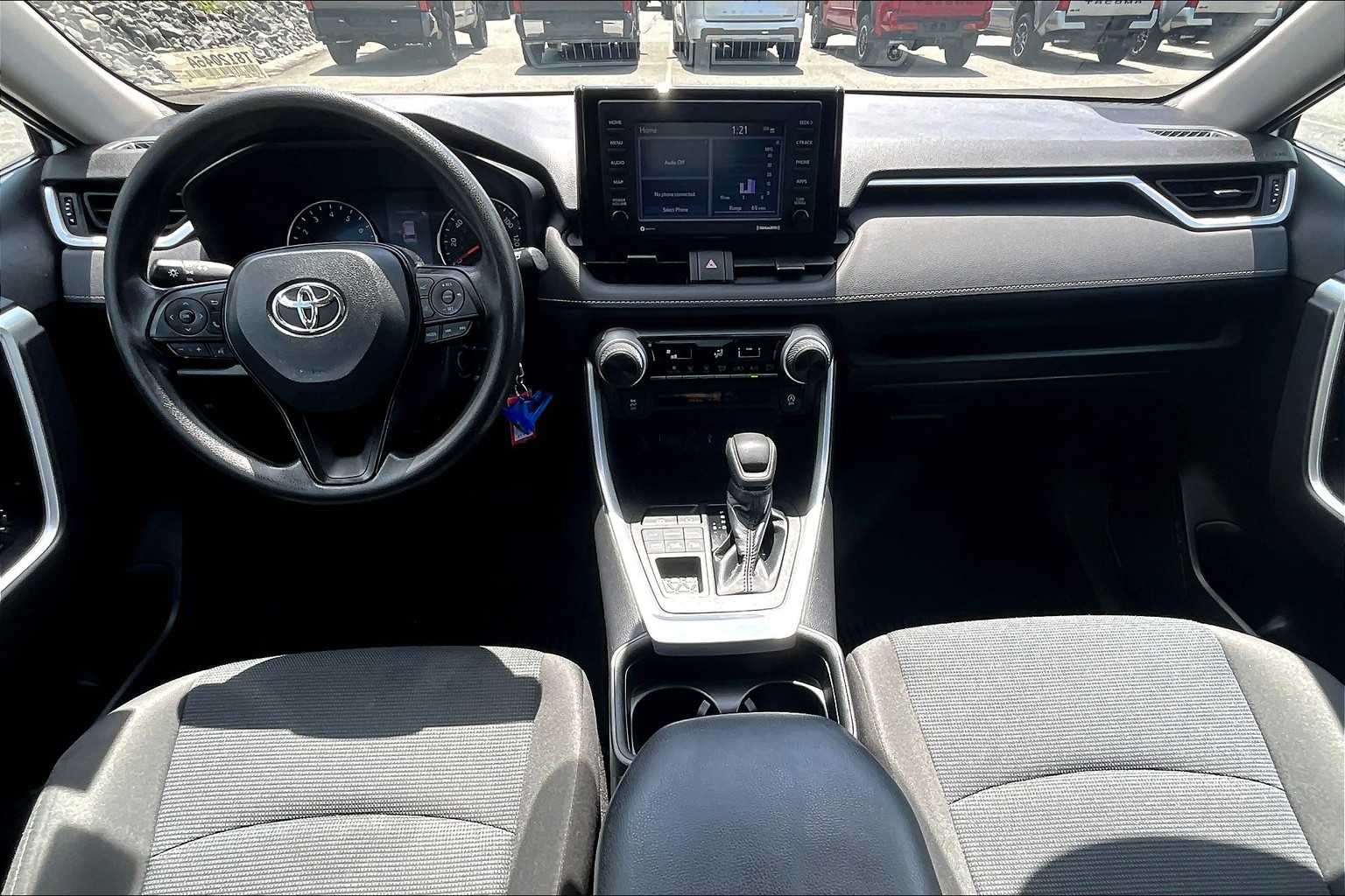 2021 Toyota RAV4 LE - Photo 21