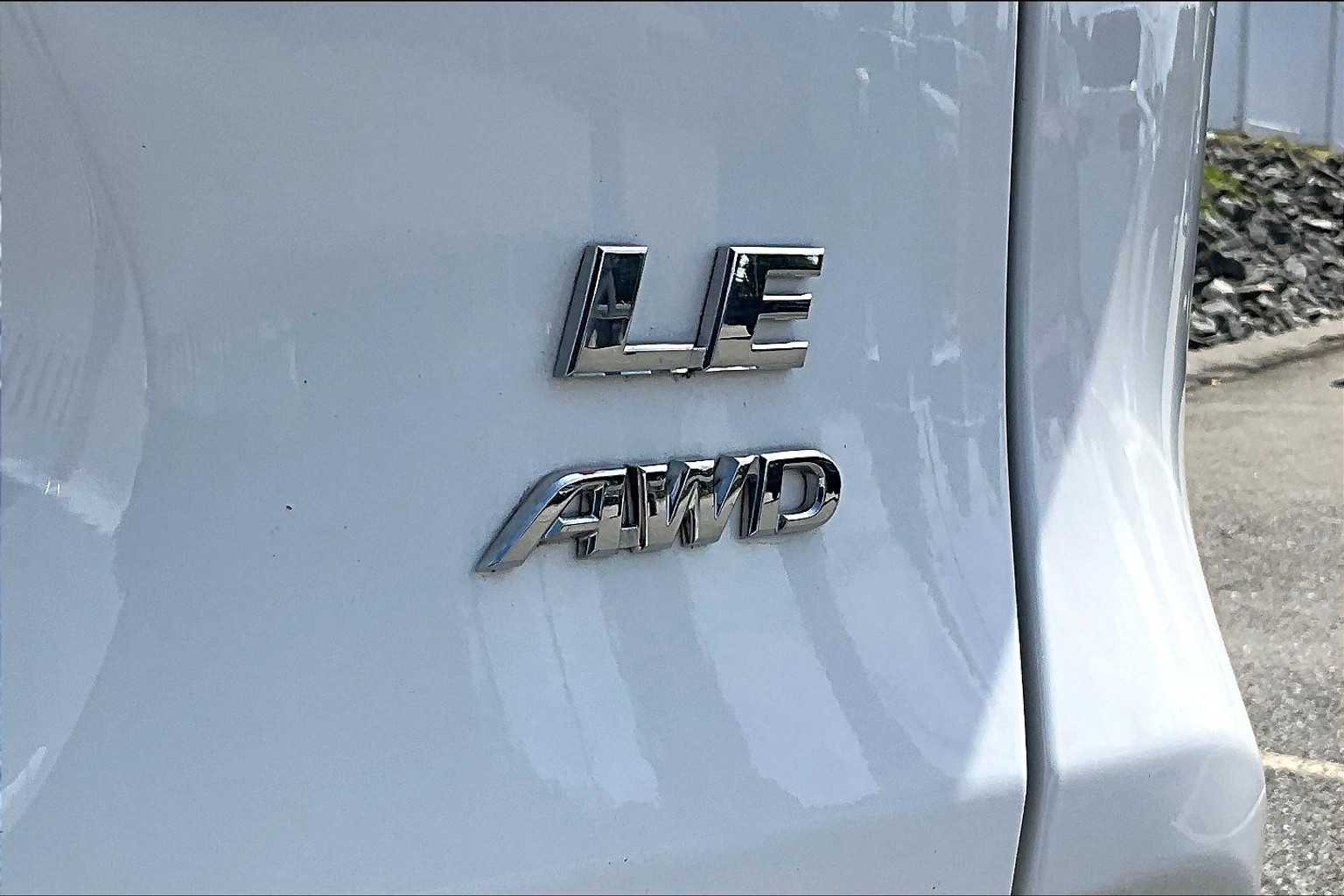 2021 Toyota RAV4 LE - Photo 28