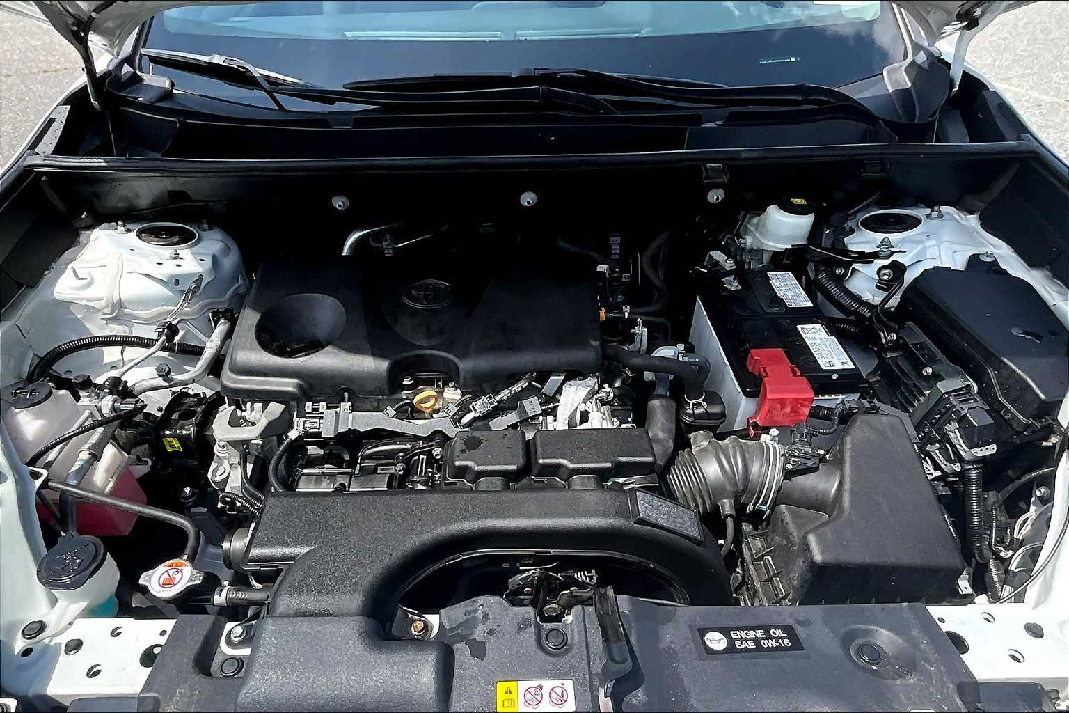 2021 Toyota RAV4 LE - Photo 29
