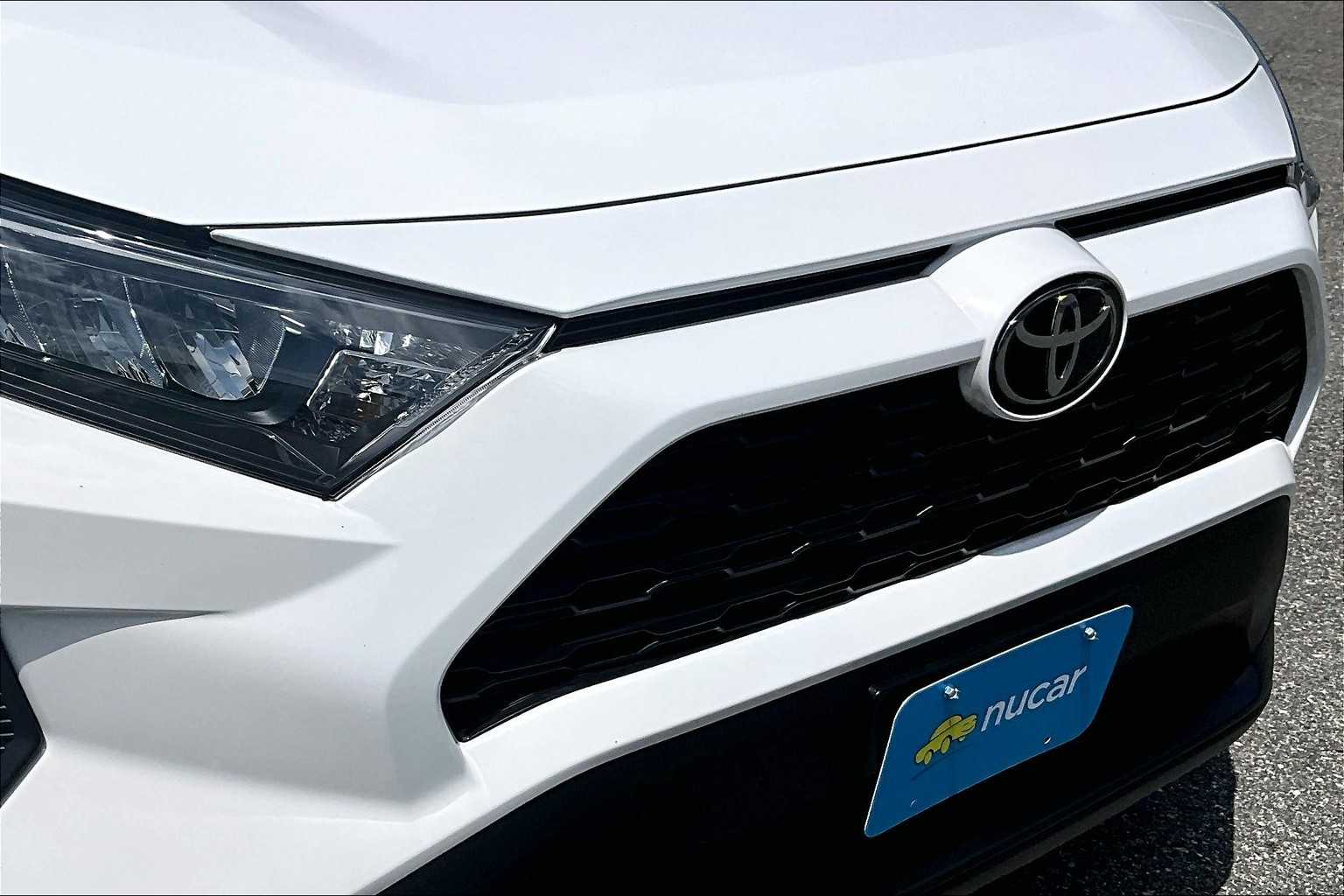 2021 Toyota RAV4 LE - Photo 31