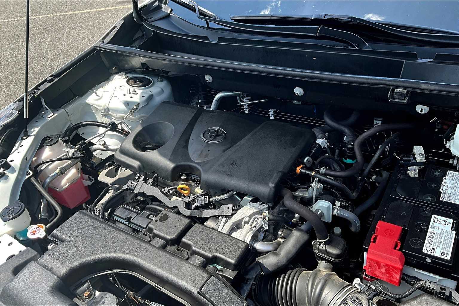 2021 Toyota RAV4 LE - Photo 34