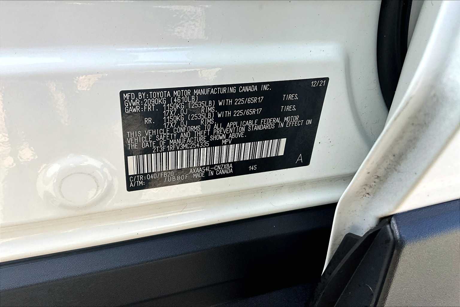 2021 Toyota RAV4 LE - Photo 35