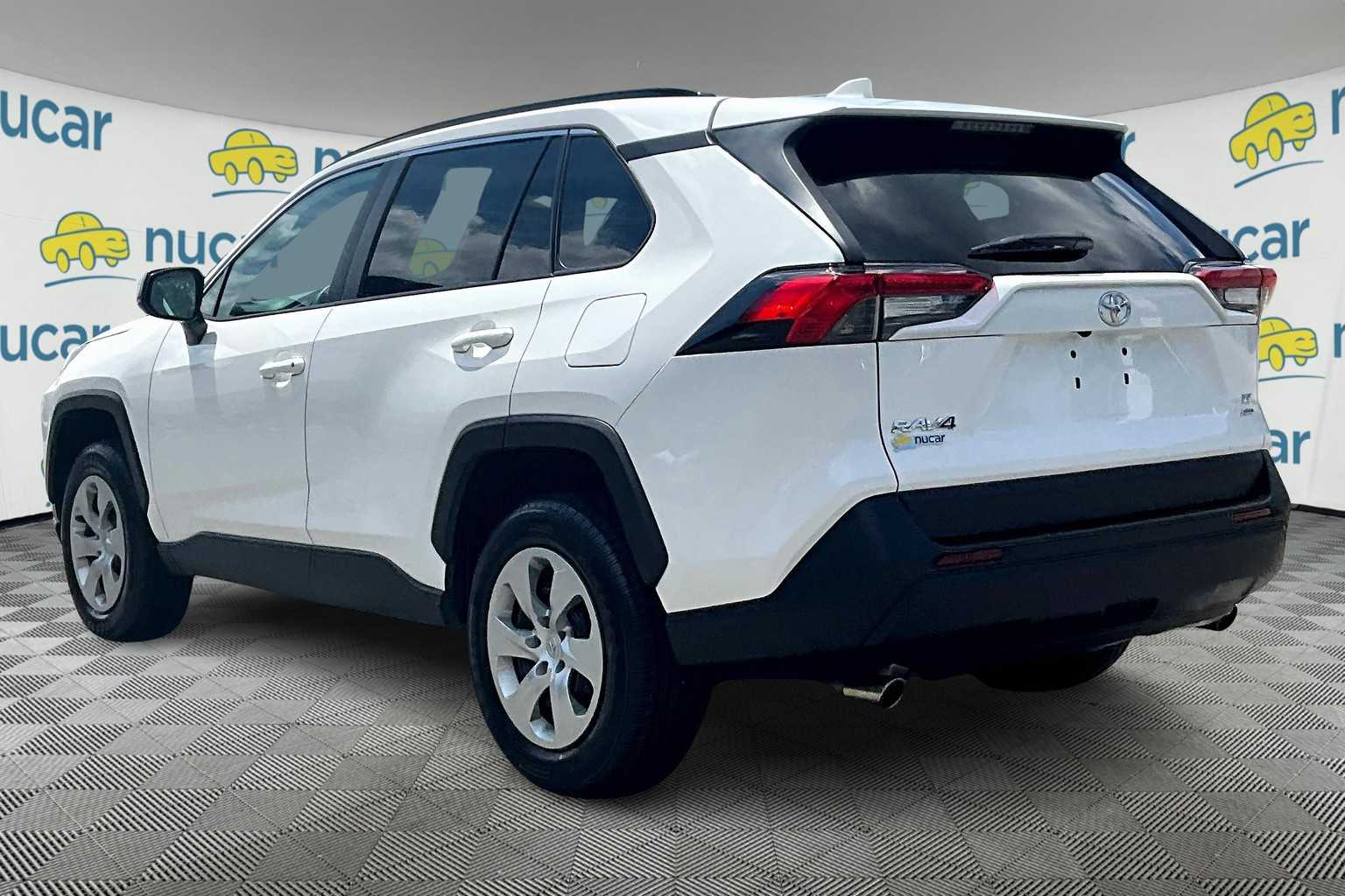 2021 Toyota RAV4 LE - Photo 4